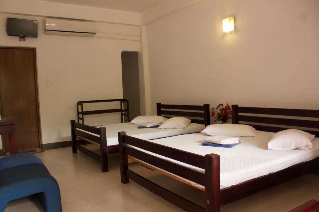 Hotel Senora Kataragama Exteriör bild