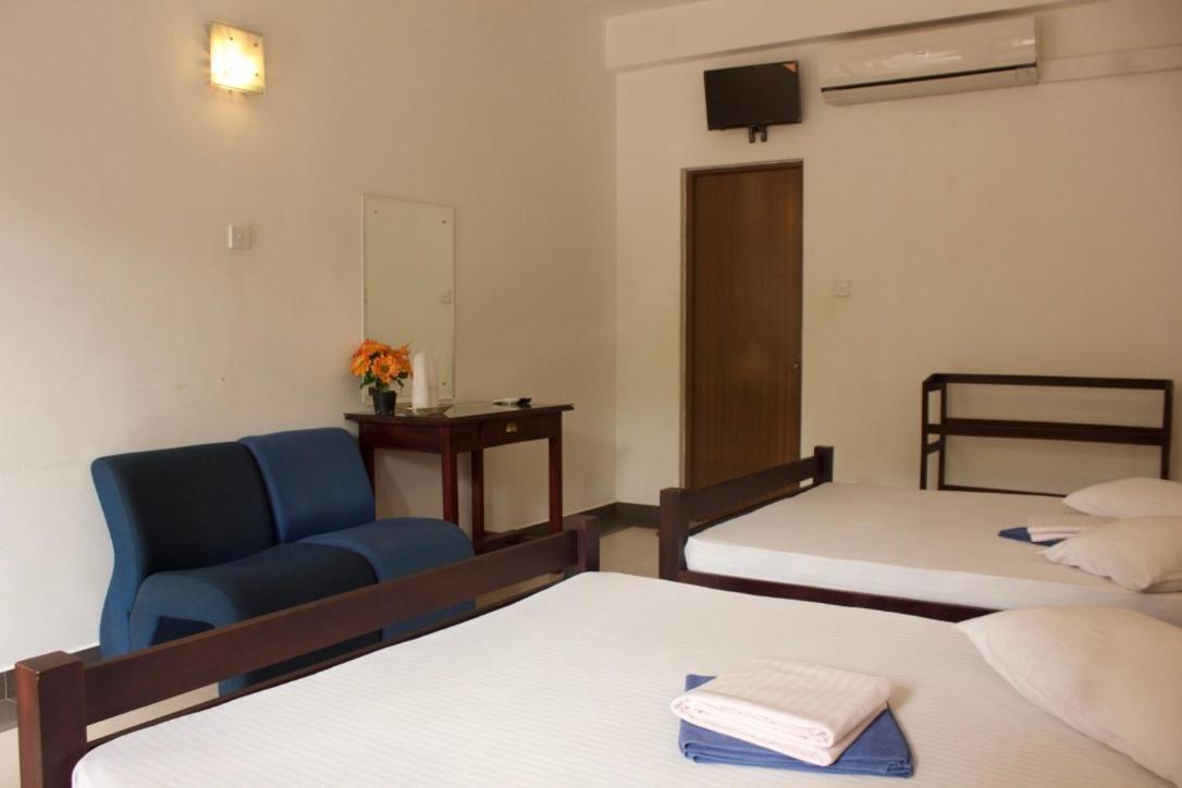 Hotel Senora Kataragama Exteriör bild