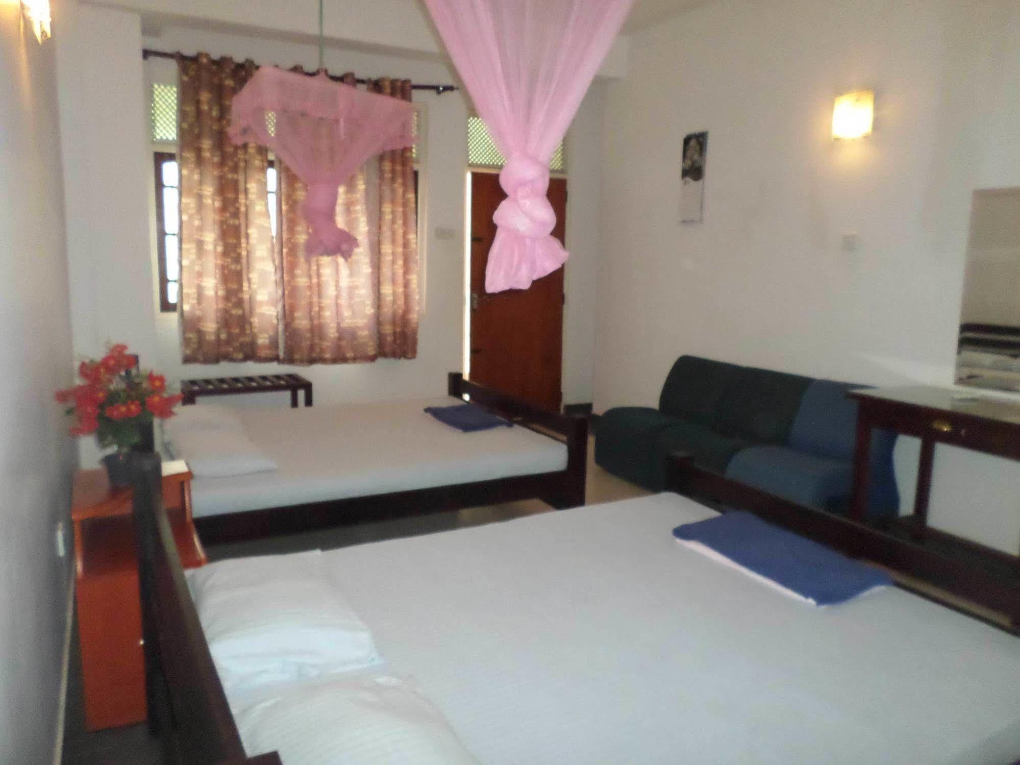 Hotel Senora Kataragama Exteriör bild