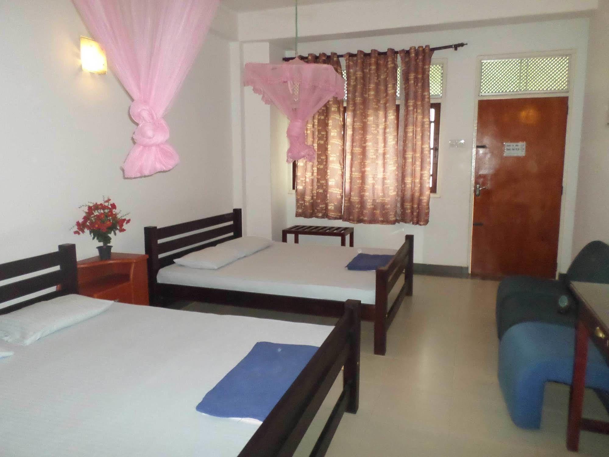 Hotel Senora Kataragama Exteriör bild
