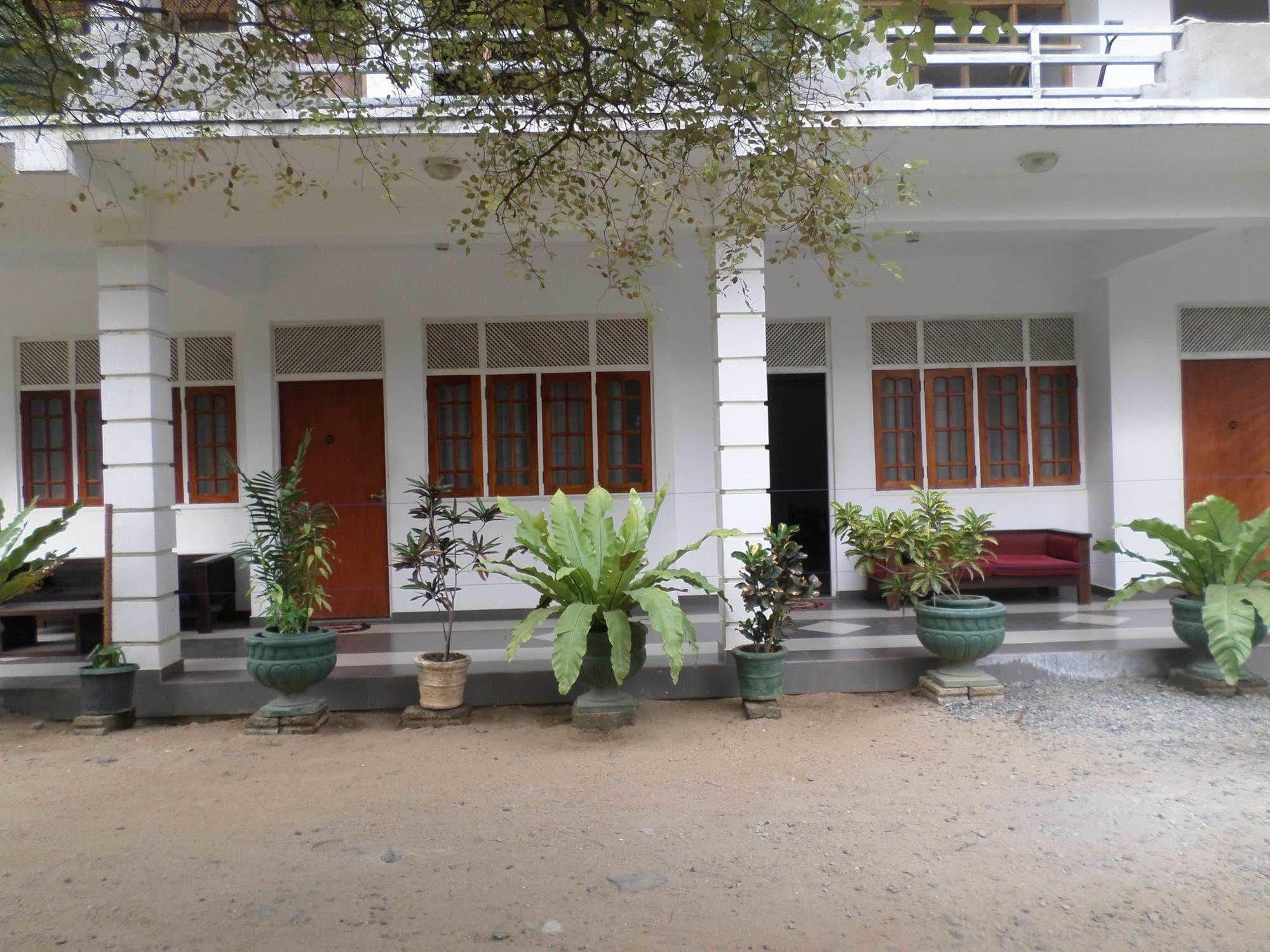 Hotel Senora Kataragama Exteriör bild