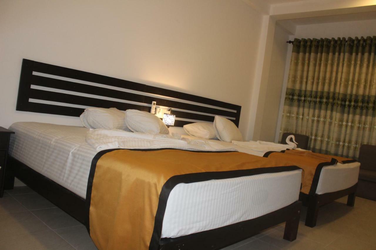Hotel Senora Kataragama Exteriör bild