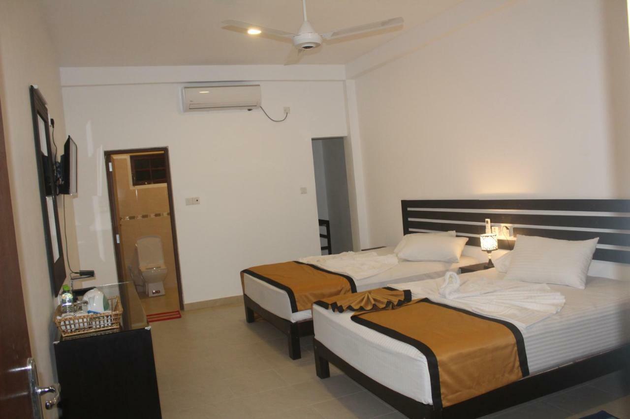 Hotel Senora Kataragama Exteriör bild