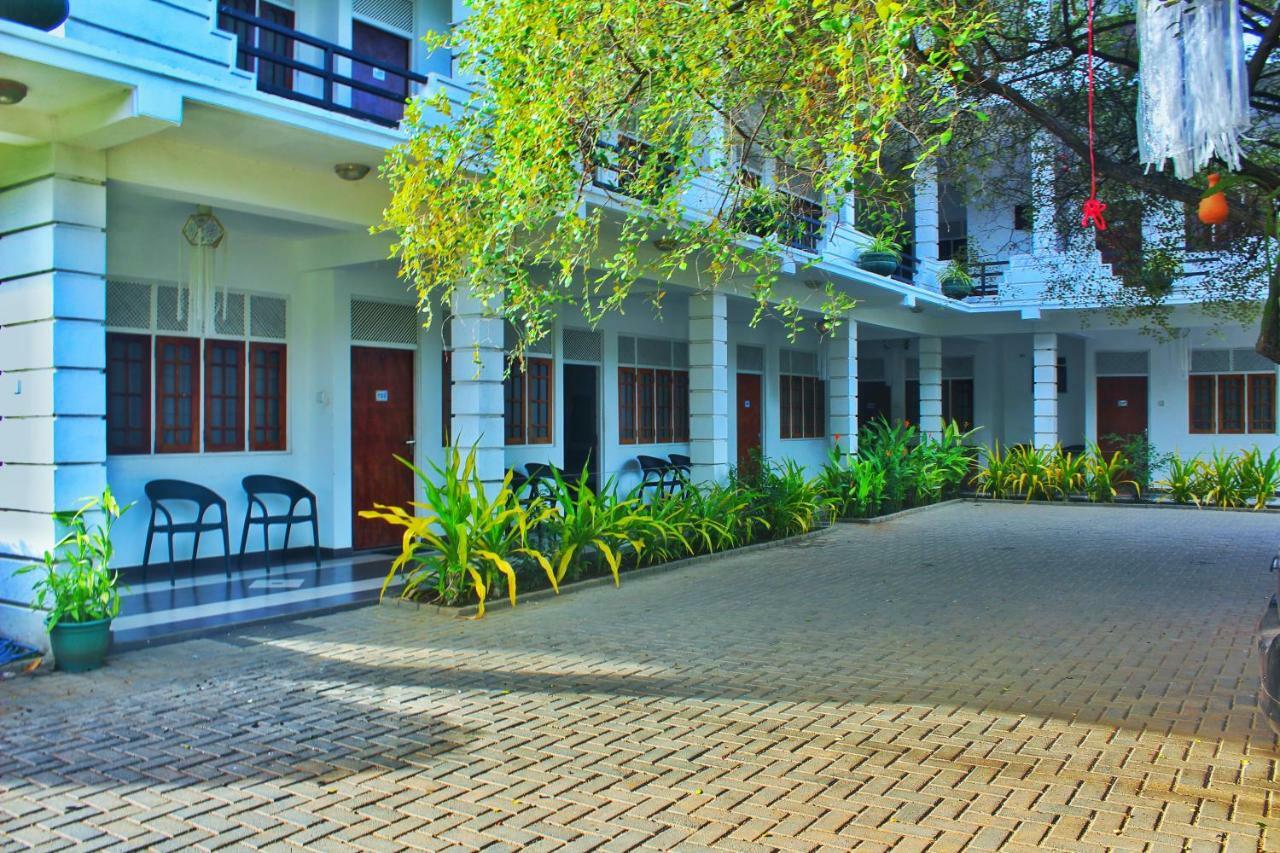 Hotel Senora Kataragama Exteriör bild
