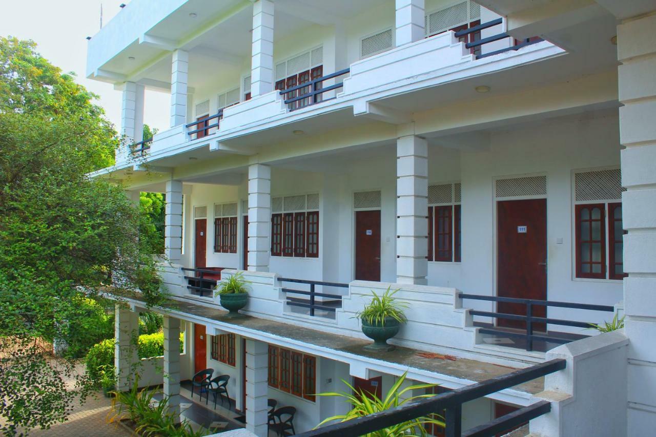 Hotel Senora Kataragama Exteriör bild