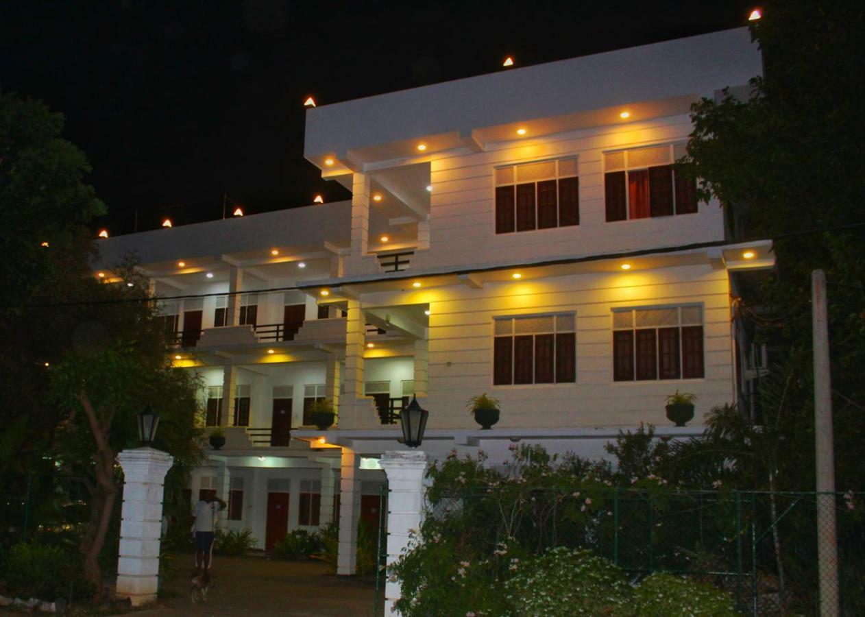 Hotel Senora Kataragama Exteriör bild