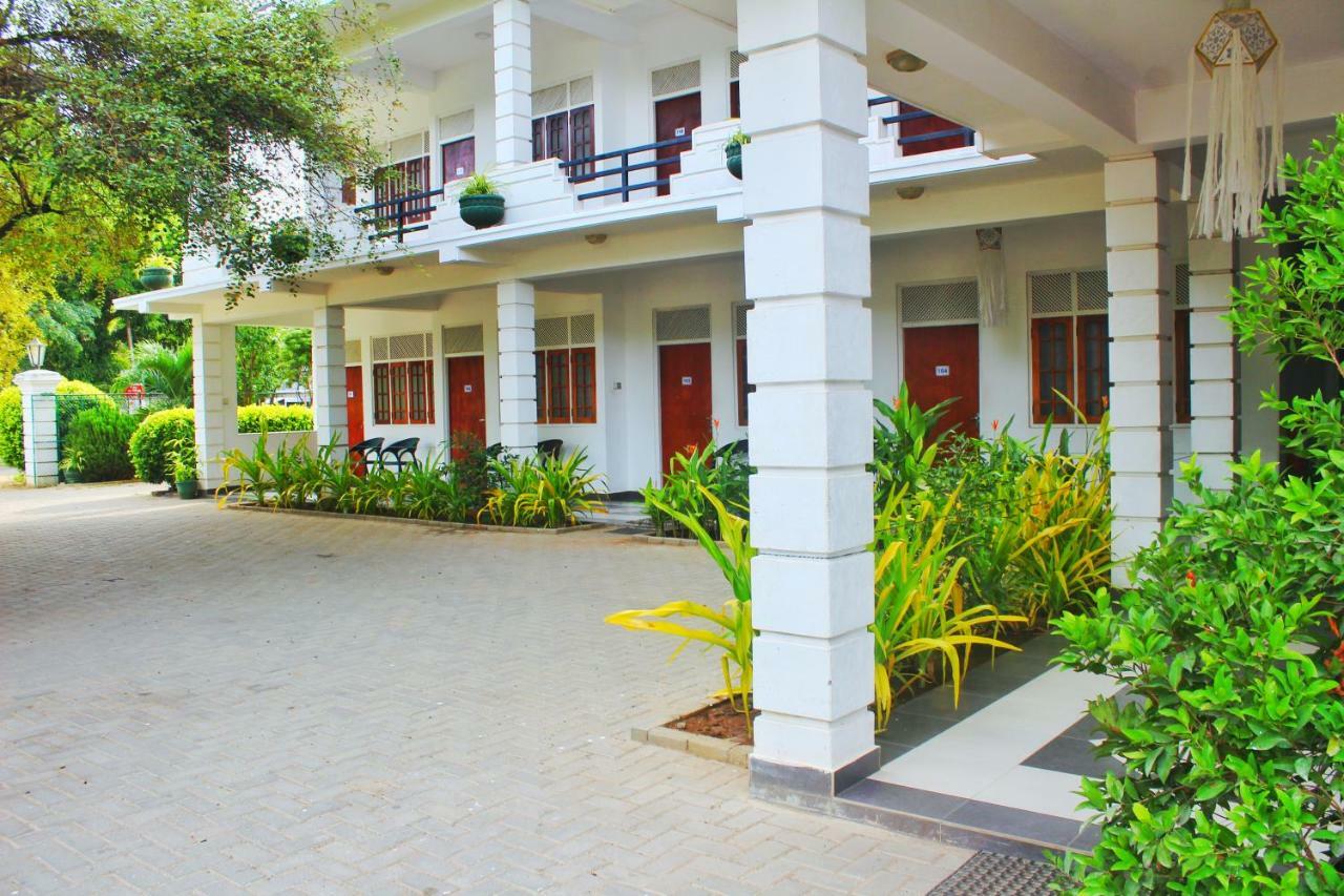 Hotel Senora Kataragama Exteriör bild