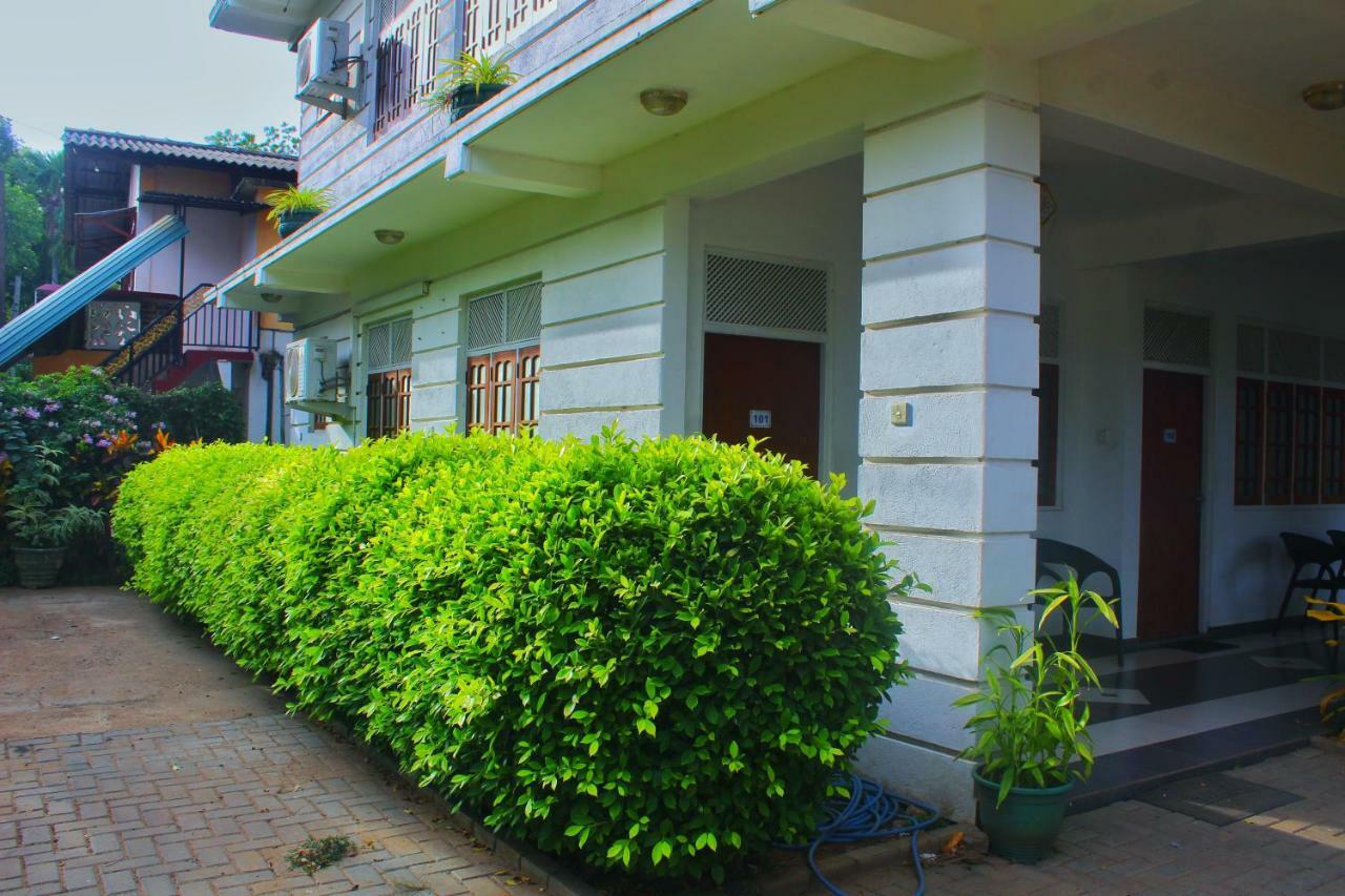 Hotel Senora Kataragama Exteriör bild